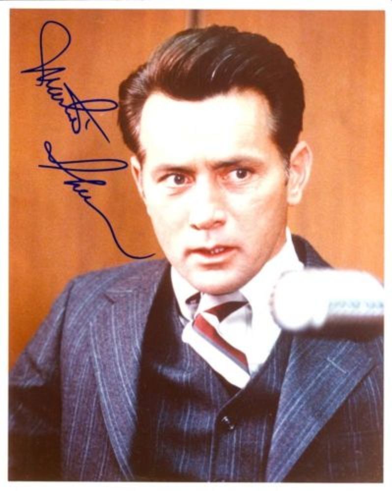 MARTIN SHEEN, ACTOR SIGNED AUTOGRAPHED SIGNED 8X10 WITH COA