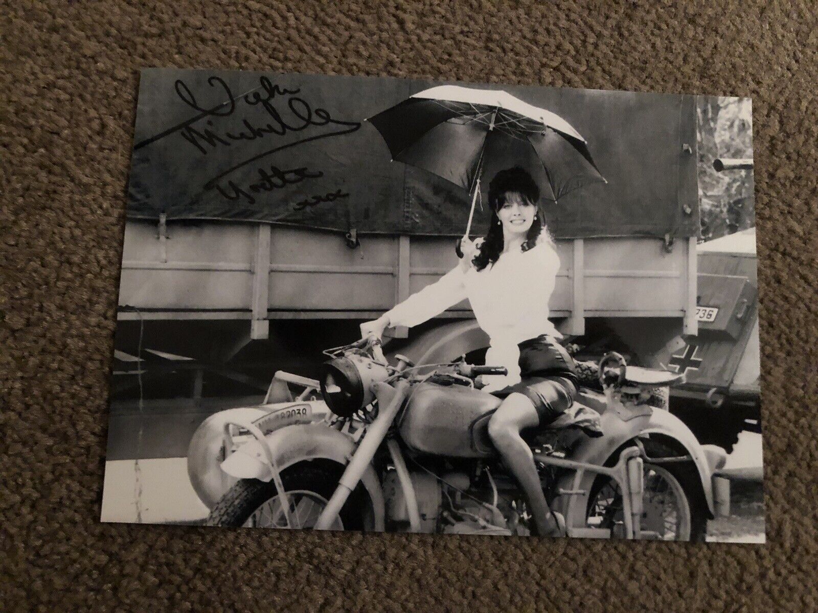 VICKI MICHELLE (ALLO ALLO) PRESIGNED Photo Poster painting- 7x5”