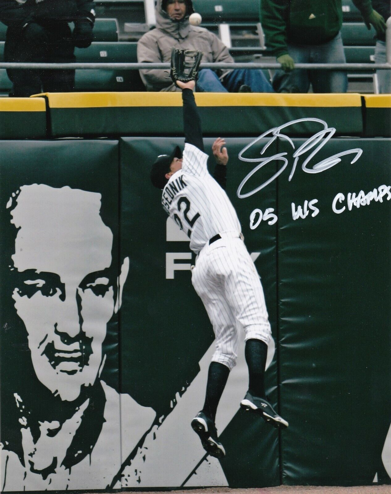 SCOTT PODSEDNIK CHICAGO WHITE SOX 2005 WS CHAMPS ACTION SIGNED 8x10