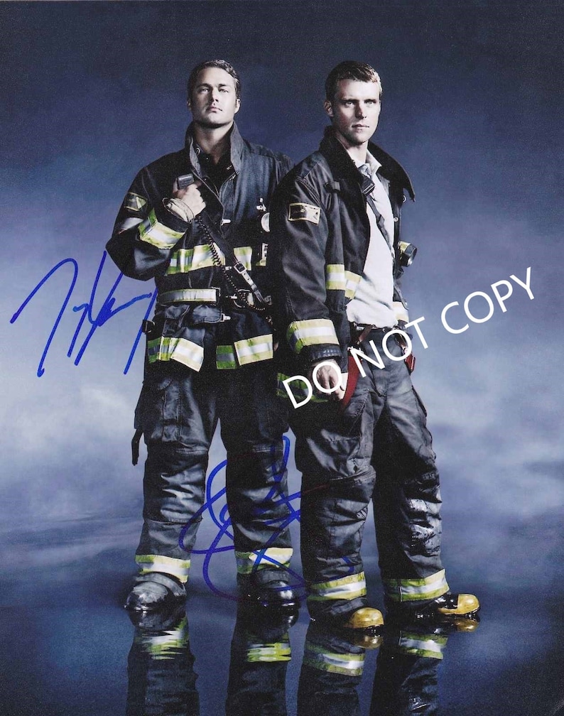 Taylor Kinney + Jesse Spencer Chicago Fire PD Si 8 x10 20x25 cm Autographed Hand Signed Photo Poster painting