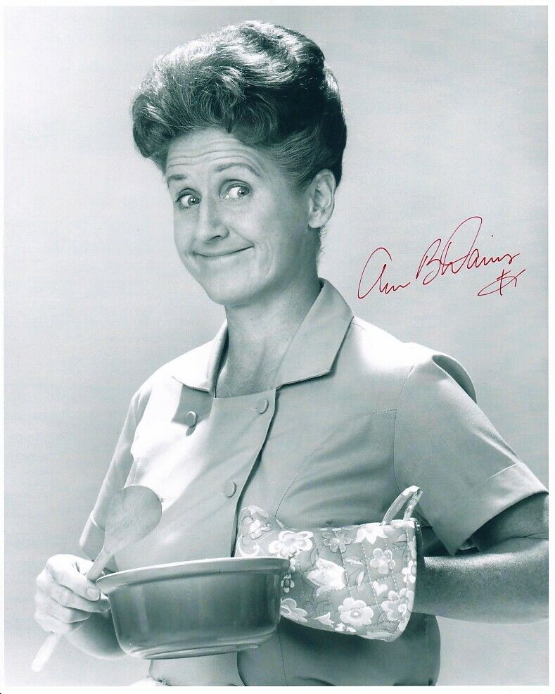 ANN B DAVIS signed THE BRADY BUNCH 8x10 w/ coa ALICE PREPARES THE FAMILY'S MEAL