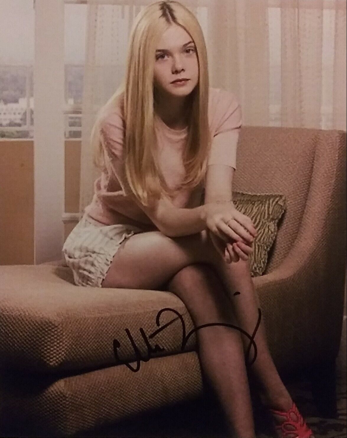 Elle Fanning signed 8 x 10