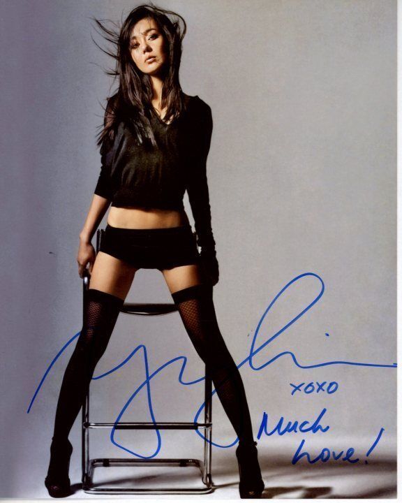 YUNJIN KIM Signed Autographed SEXY Photo Poster painting