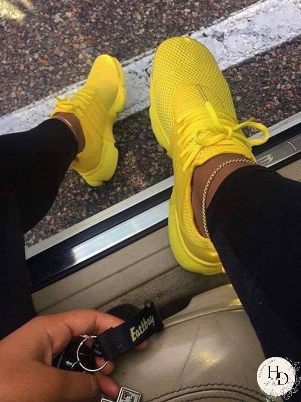 Solid Color Simple Lace-Up Outdoor Sneakers