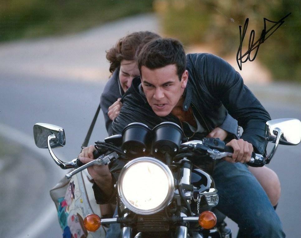 Mario Casas ACTOR autograph, In-Person signed Photo Poster painting