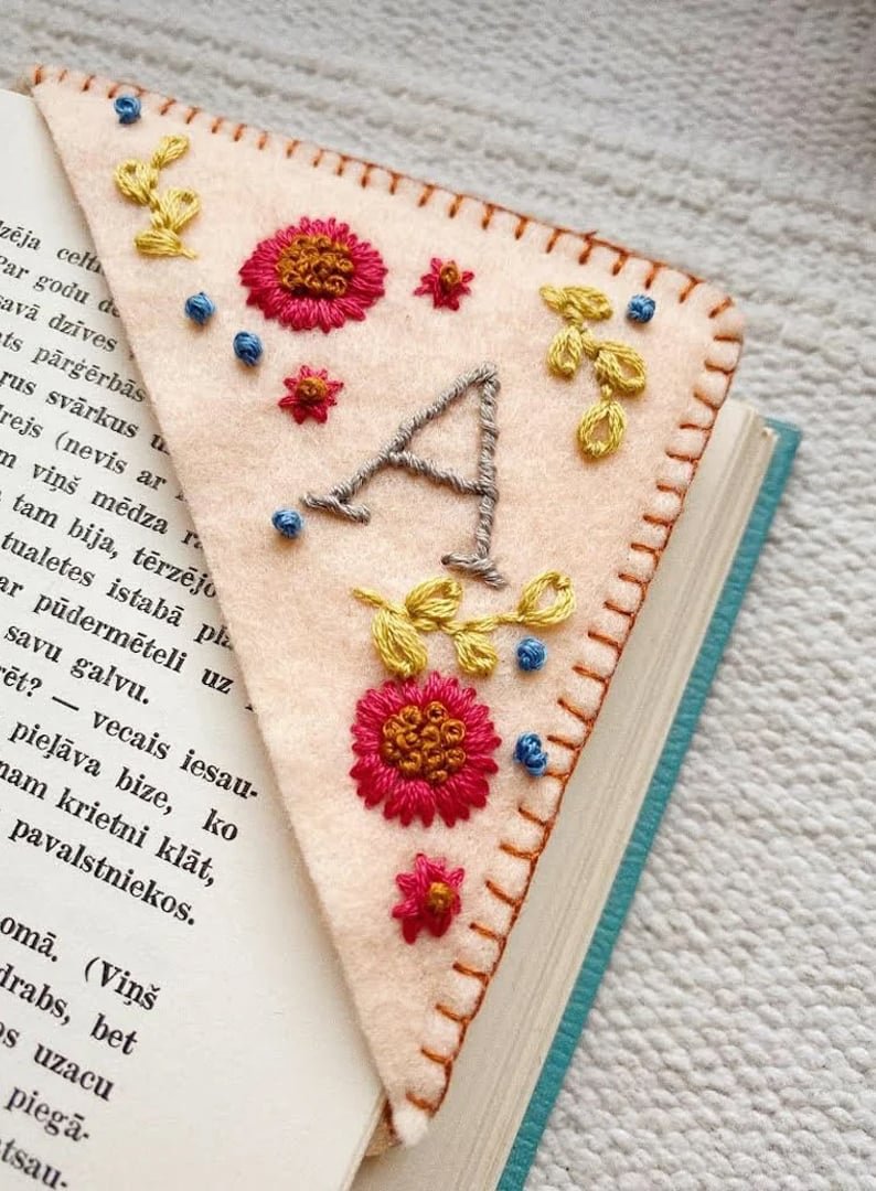 personalized-hand-embroidered-corner-bookmark