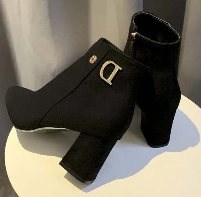 Women Wedding Boots Red 2021 New Genuine Leather Fashion Large Size 43 Women Ankle Boots Women Mid-heel Pointed Ladies Booties