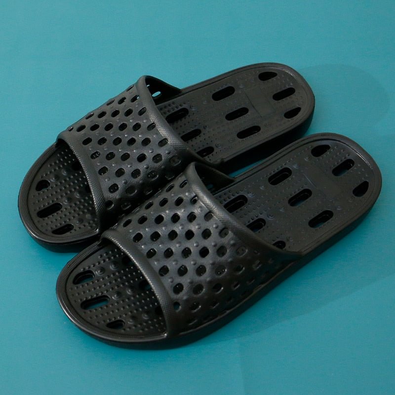 Summer Men Slippers New Hollow Bathing Soft Slippers Non-Slip Bathroom Platform Women Slipper Mute PVC Flip Flops Zapatos Hombre