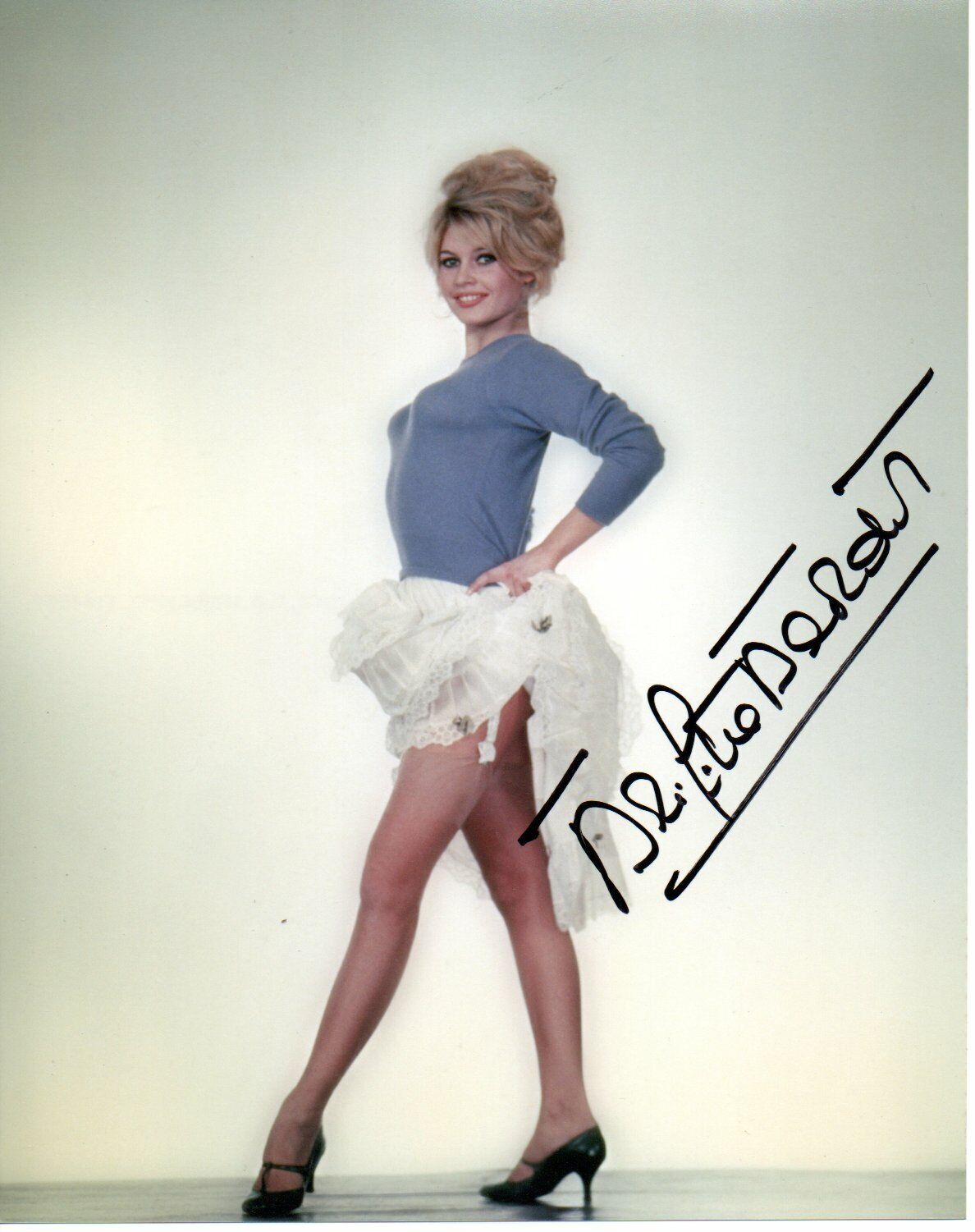 Brigitte Bardot Signed 10-8 Photo Poster painting Autograph Nice Pose