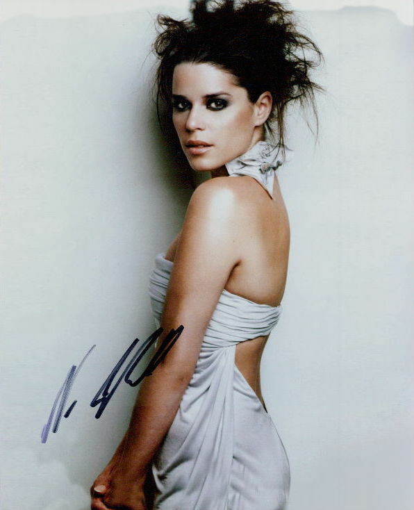 Neve Campbell signed 8x10 Photo Poster painting In-person