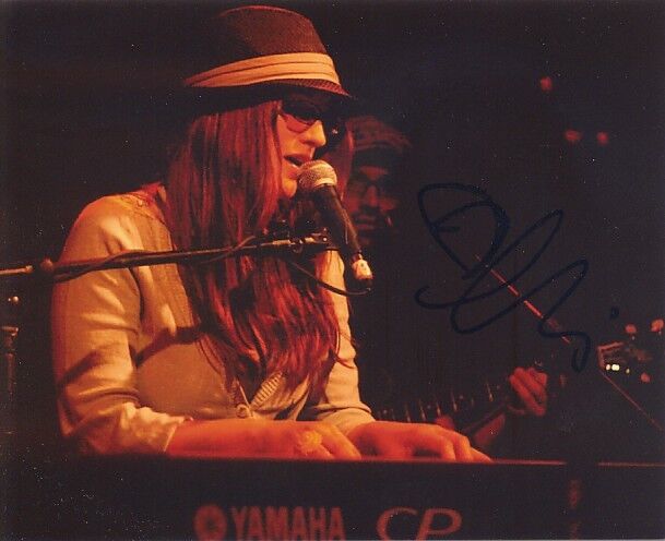 Ingrid Michaelson 1979- genuine autograph IN PERSON signed 5x6