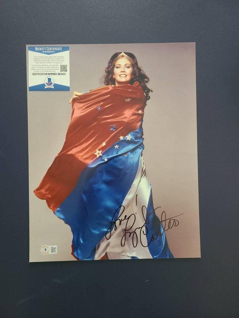 Lynda carter signed 11x14 wonder woman diana prince Photo Poster painting beckett bas