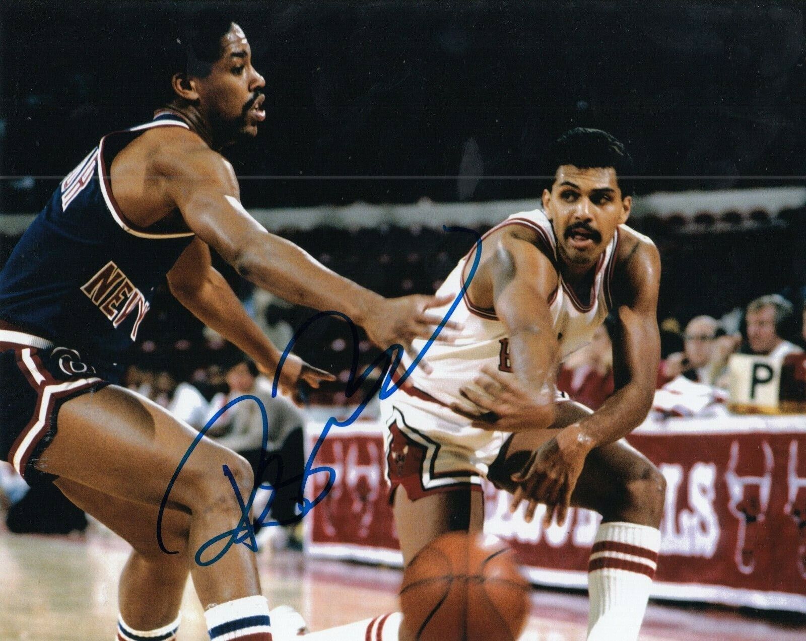 REGGIE THEUS signed (CHICAGO BULLS) Basketball autographed 8X10 Photo Poster painting W/COA #2