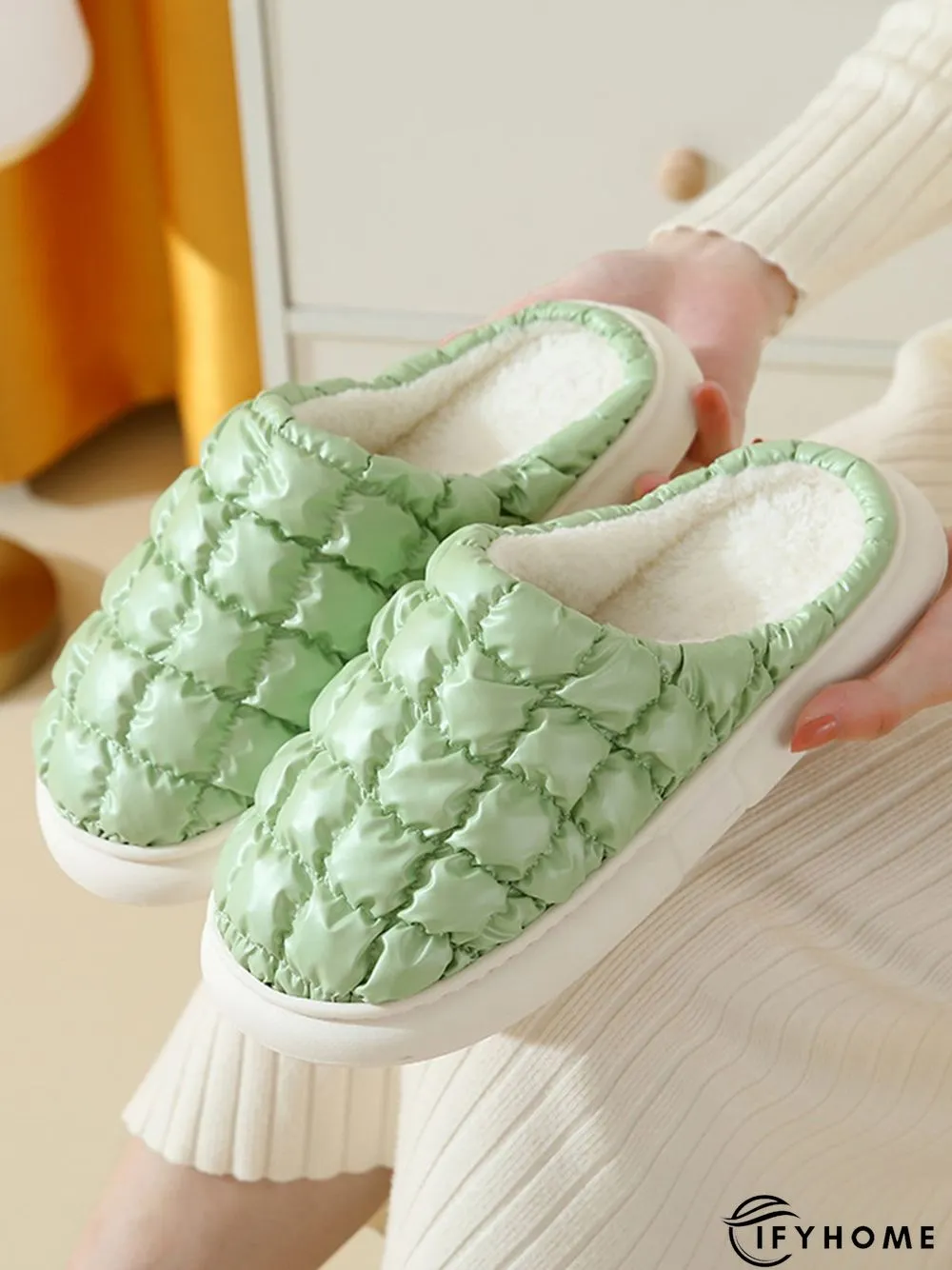 Thermal Lined Quilted Bedroom Slippers | IFYHOME