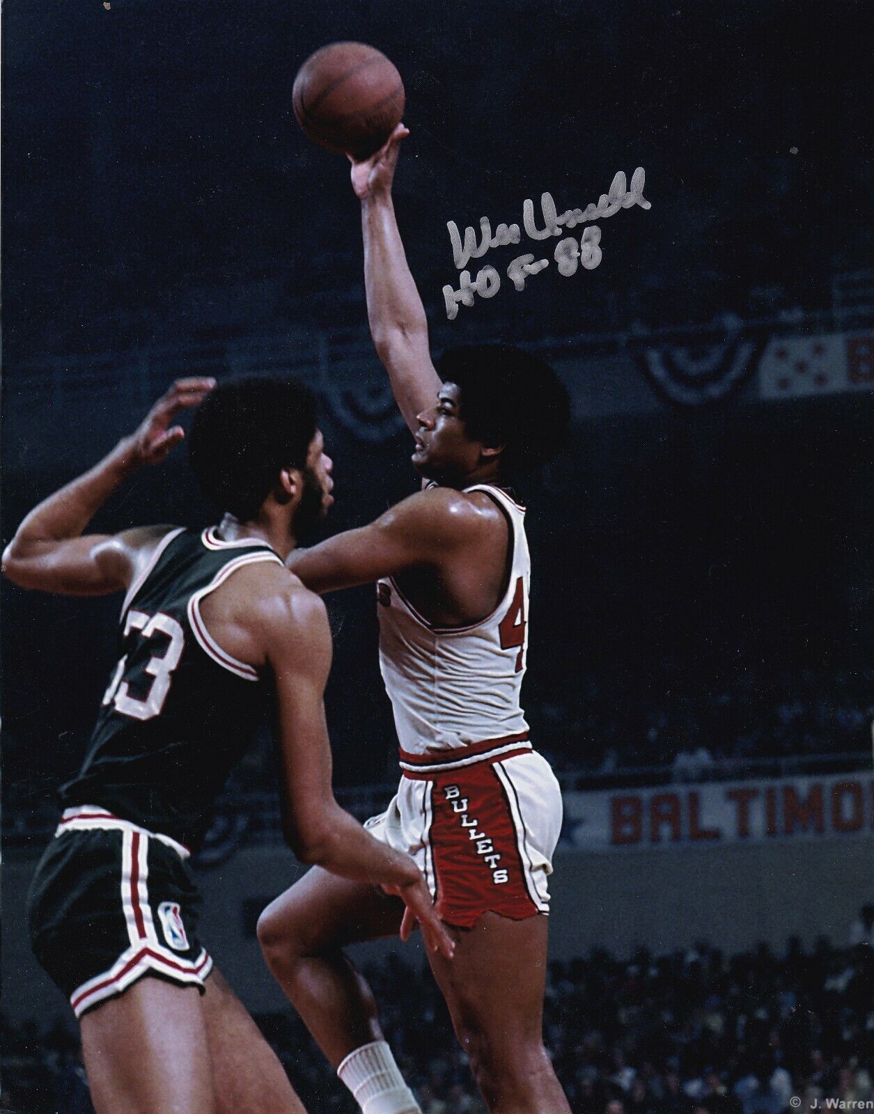 WES UNSELD WASHINGTON BULLETS HOF 88 ACTION SIGNED 8x10