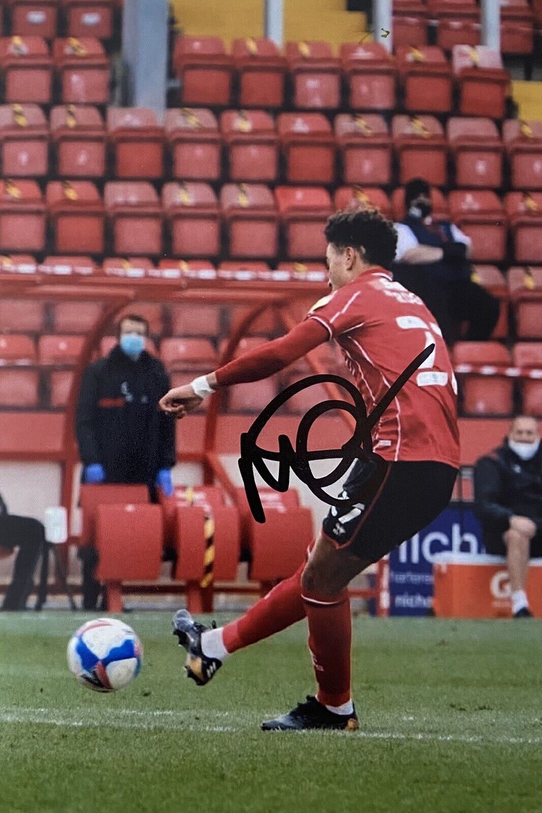Morgan Rogers Genuine Hand Signed Lincoln City 6X4 Photo Poster painting