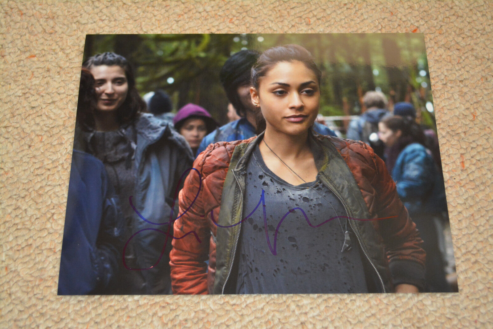 LINDSEY MORGAN signed autograph 8x10 (20x25 cm) In Person THE 100 Raven