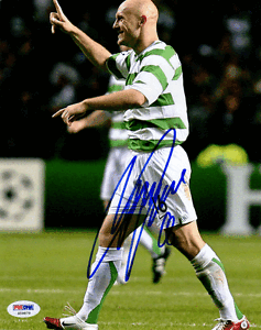 Thomas Gravesen SIGNED 8x10 Photo Poster painting Celtic F.C. *VERY RARE* PSA/DNA AUTOGRAPHED