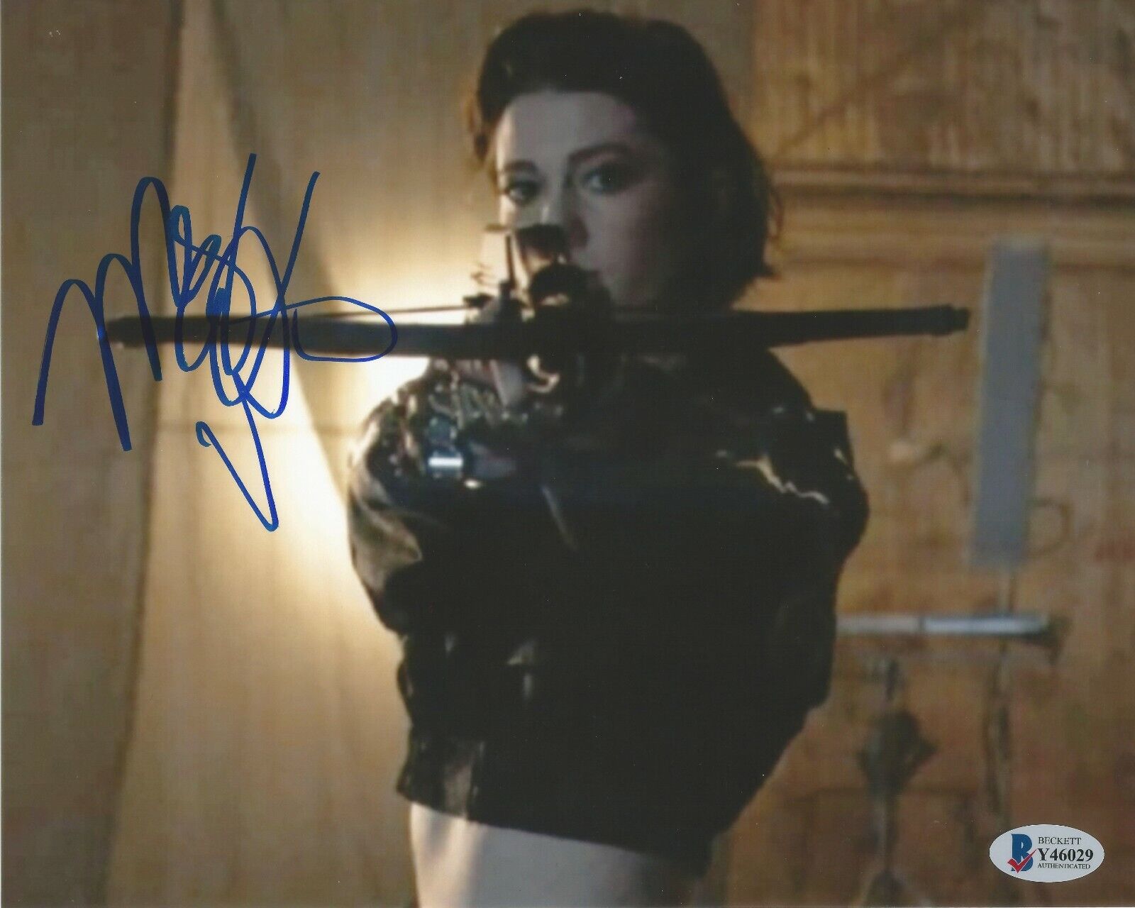 Mary Elizabeth Winstead signed 8x10 Photo Poster painting Birds of Prey Huntress Beckett