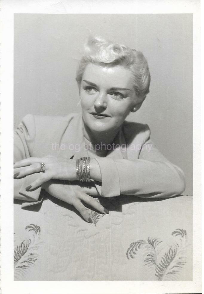 Found Photo Poster paintinggraph bw PORTRAIT OF A WOMAN Original 1940′s VINTAGE 17 49 X