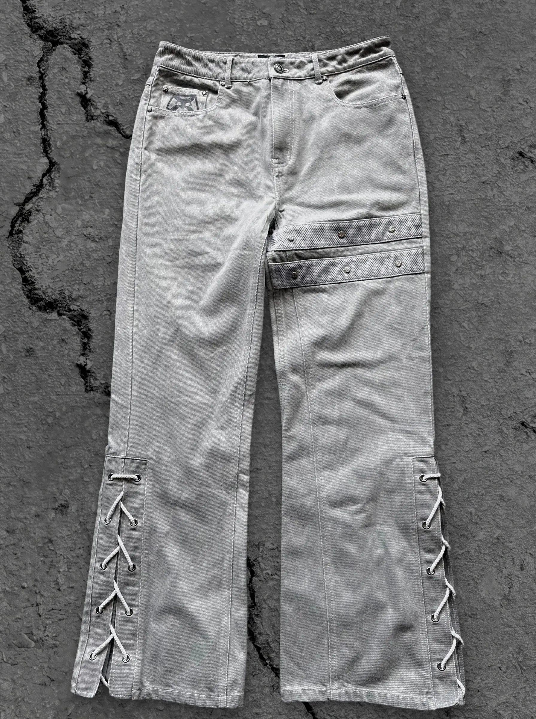 “Ichigo” Flared Jeans (White)