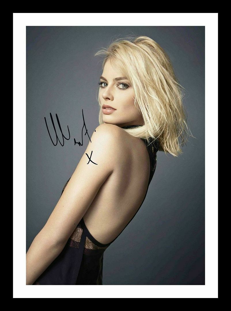 Margot Robbie Autograph Signed & Framed Photo Poster painting 5