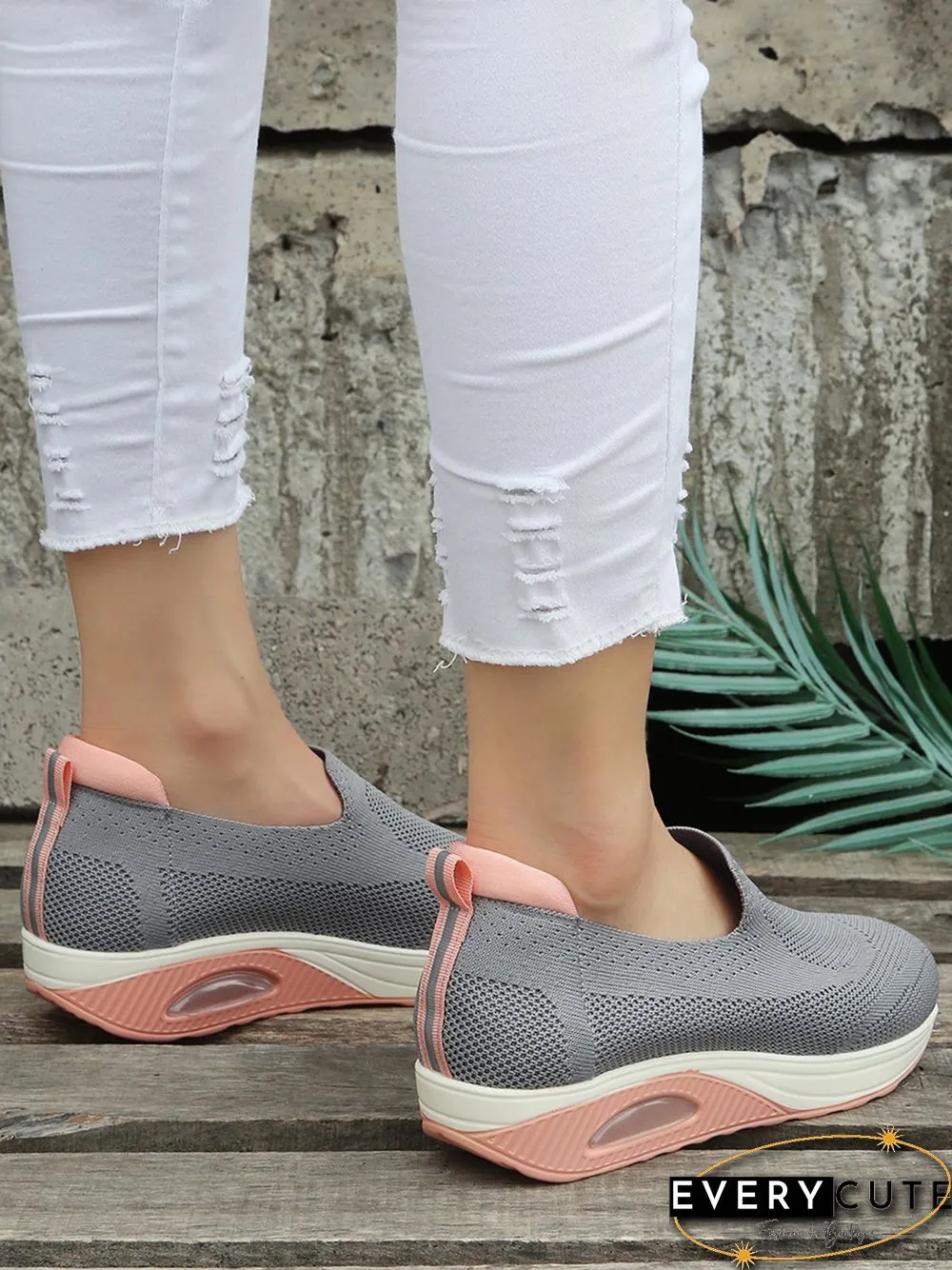 Contrasting Color Comfort Shock Absorbing Flyknit Sneakers