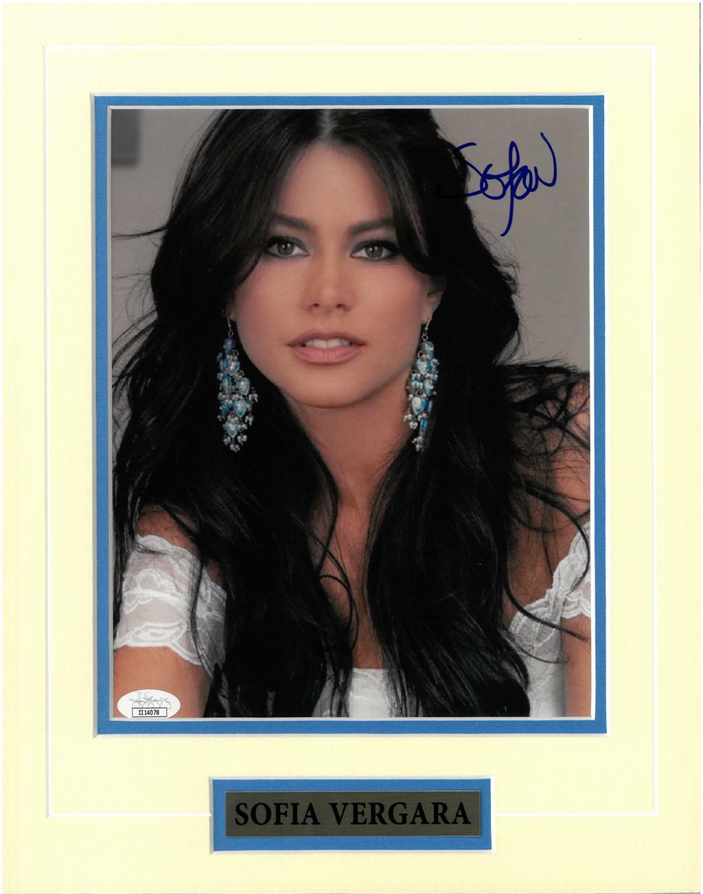 Sofia Vergara Signed Autographed 8x10 Matted Photo Poster painting to 11x14 JSA #II14078