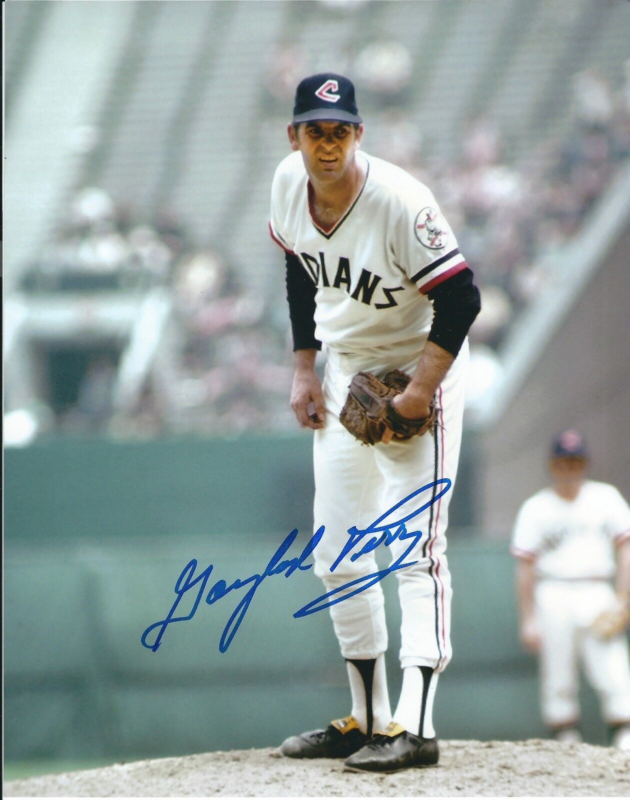 Signed 8x10 GAYLORD PERRY HOF Cleveland Indians Autographed Photo Poster painting - COA