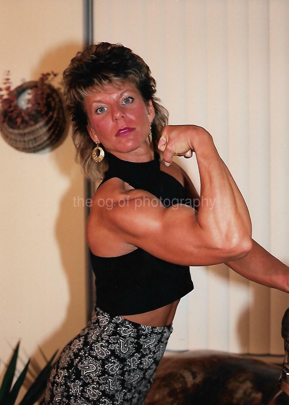 FEMALE BODYBUILDER 80's 90's FOUND Photo Poster painting Color MUSCLE WOMAN 5 X 7 EN 111 8 M