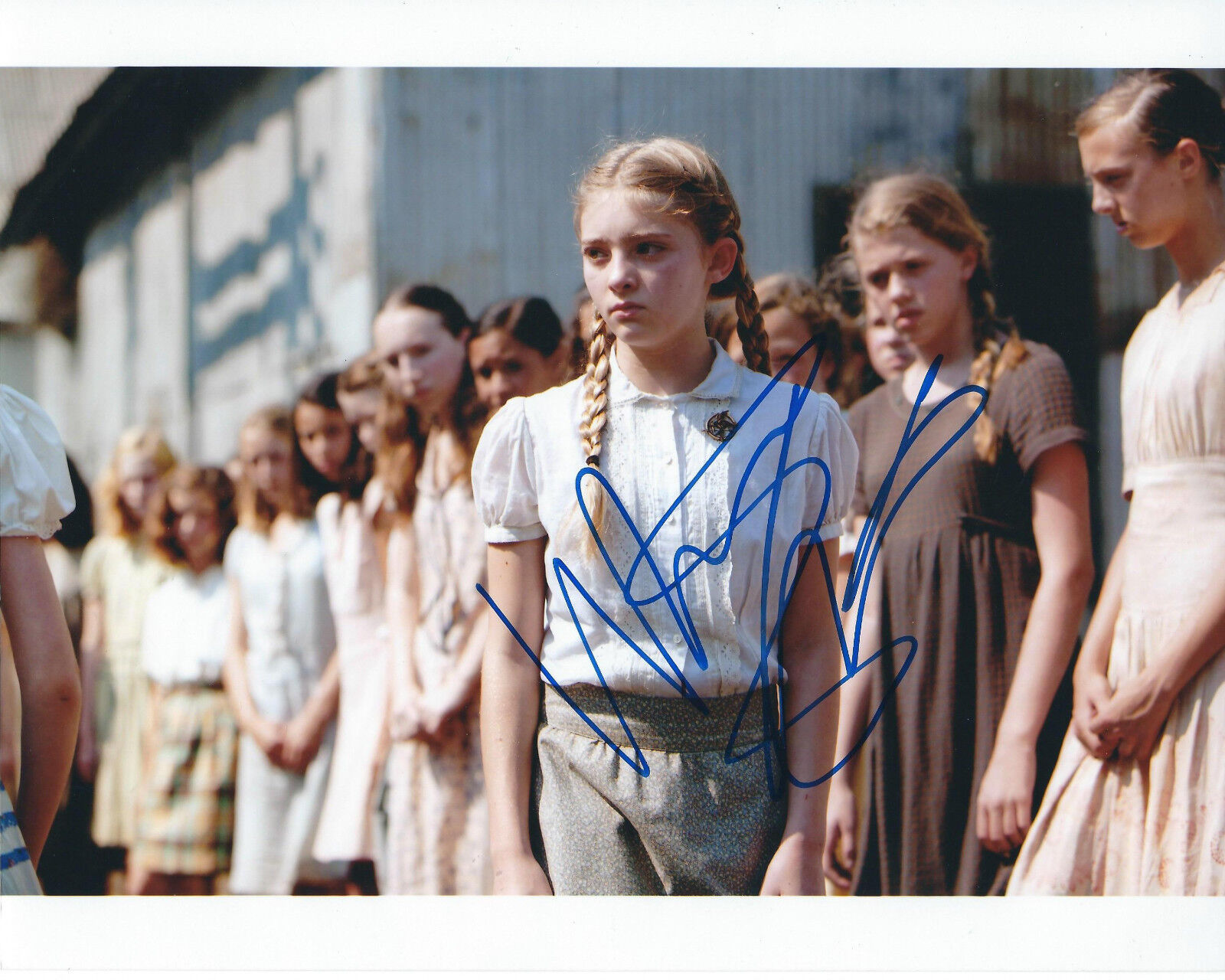 WILLOW SHIELDS THE HUNGER GAMES AUTOGRAPHED Photo Poster painting SIGNED 8X10 #4 PRIMROSE