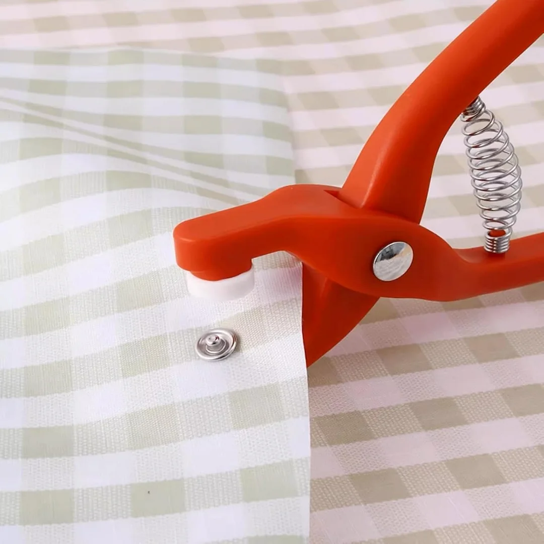 Crochet safety eye tool kit, includes 100 sets of concealed buttons for attaching crochet safety eyes.