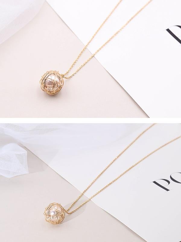 Hollow Out Peal Necklace