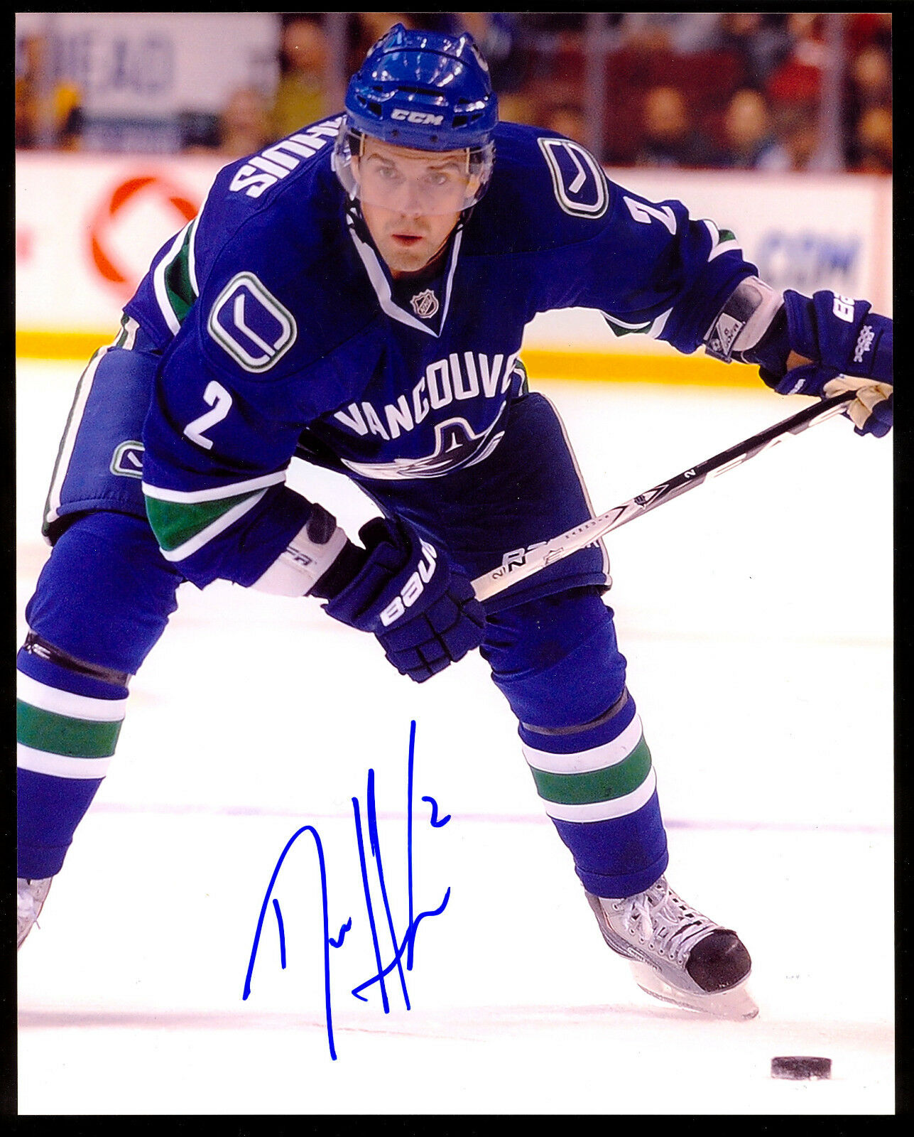 VANCOUVER CANUCKS HOCKEY #2 DAN HAMHUIS AUTO ON Photo Poster painting 8X10 PIC SIGNED AUTOGRAPH