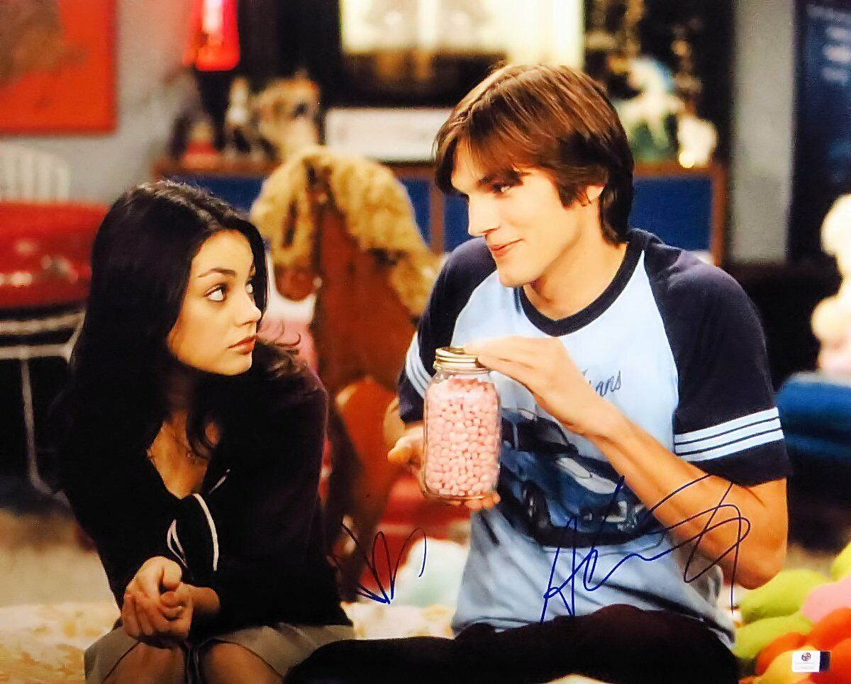 Mila Kunis Ashton Kutcher Signed Autographed 16X20 Photo Poster painting That 70's Show GV842081