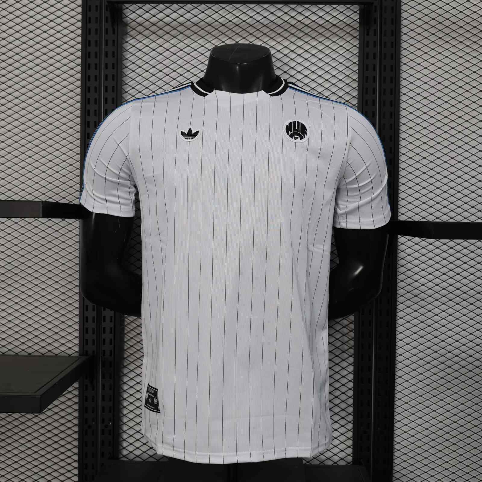 2025/2026 Player Version Newcastle United Casual Style Football Jersey（The player version jersey is a bit tight, please pay attention to the size selection）