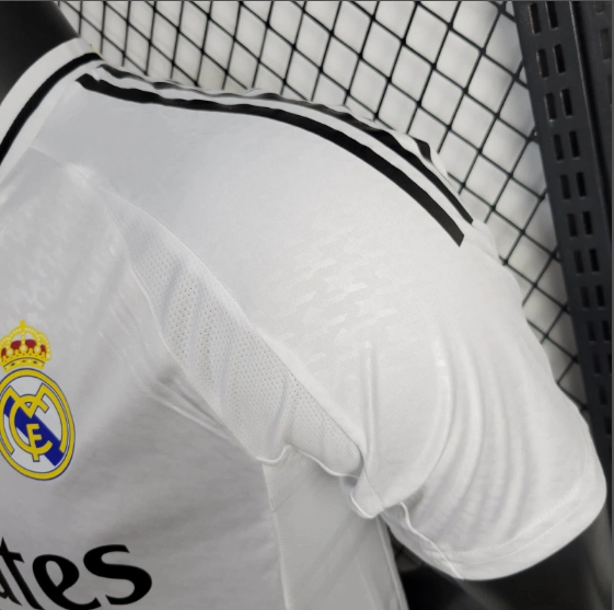 24/25 Real Madrid White Player Version Football T-Shirt Thai Quality