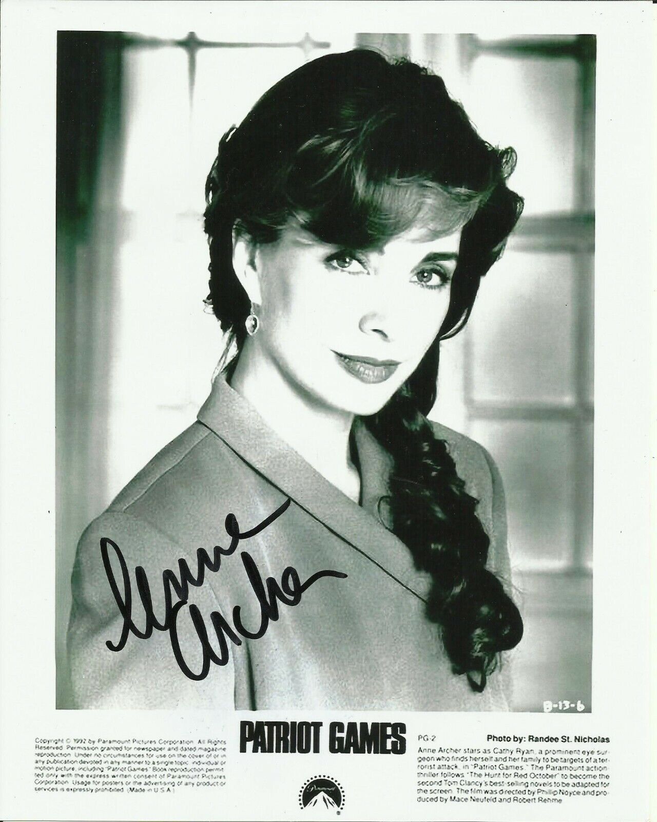 ANNE ARCHER SIGNED SEXY PATRIOT GAMES Photo Poster painting UACC REG 242 FILM AUTOGRAPHS (2)