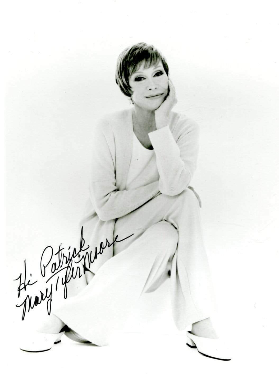 Mary Tyler Moore (+) ACTRESS autograph, signed Photo Poster painting