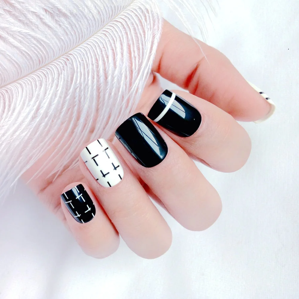 24Pcs Short Square Artificial Fake Nails DIY Press On False Nails With Design Acrylic Full Cover Tips Manicure Tool-Nail Inspo