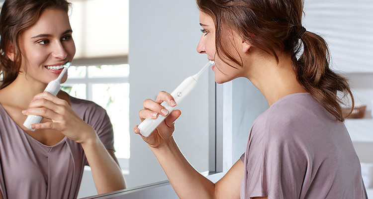 How to Use an Electric Toothbrush