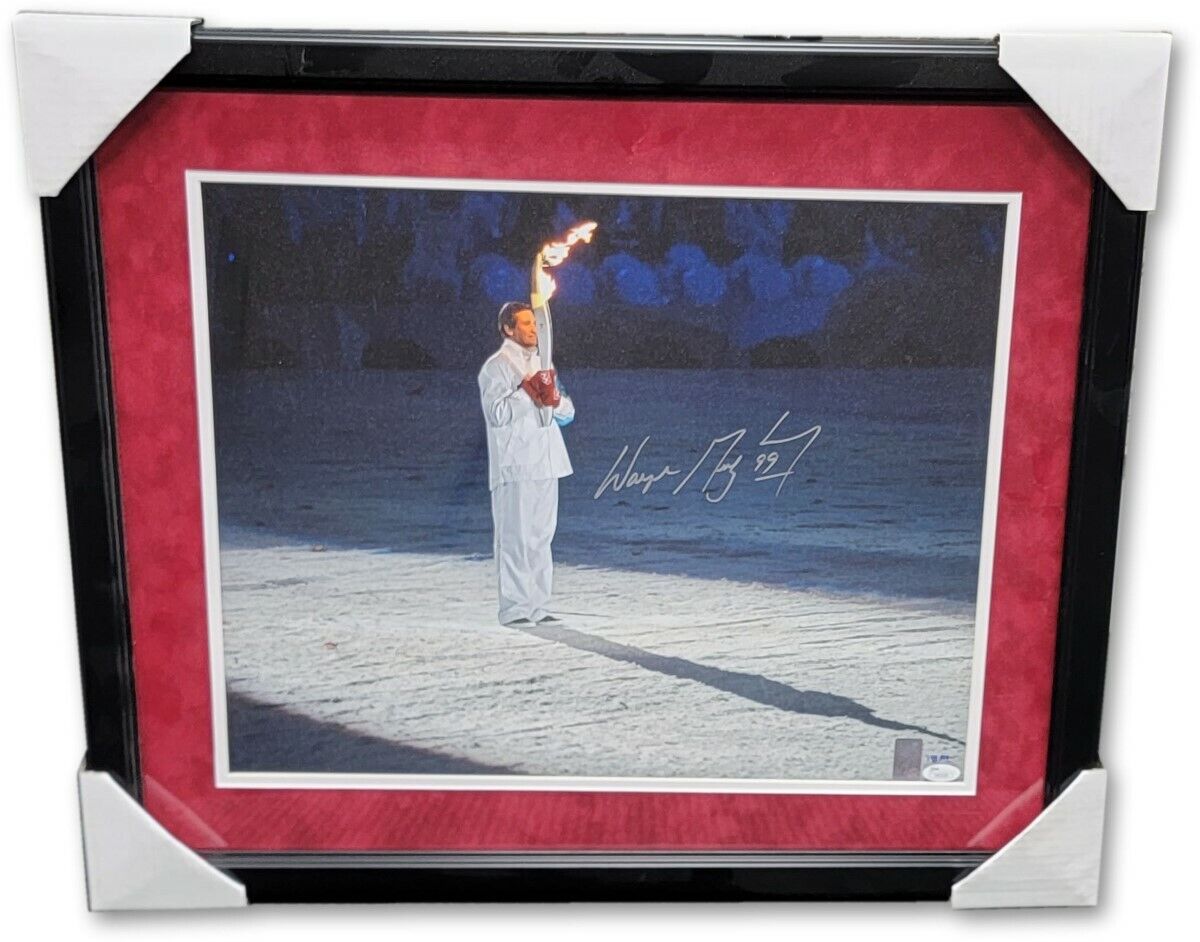 Wayne Gretzky Signed Autographed Framed Photo Poster painting 2010 Canada Olympic Torch /199 JSA