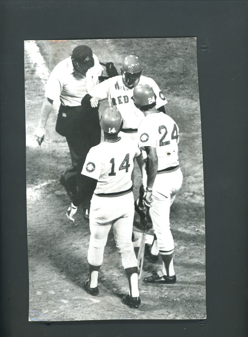 Carlton Fisk hits Two Home Runs 1975 Wire Photo Poster painting Boston Red Sox