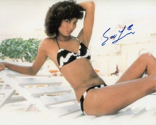 SAFIRA AFZAL 007 JAMES BOND AUTHENTIC AUTOGRAPH OCTOPUSSY SMUGGLER / CIRCUS GIRL