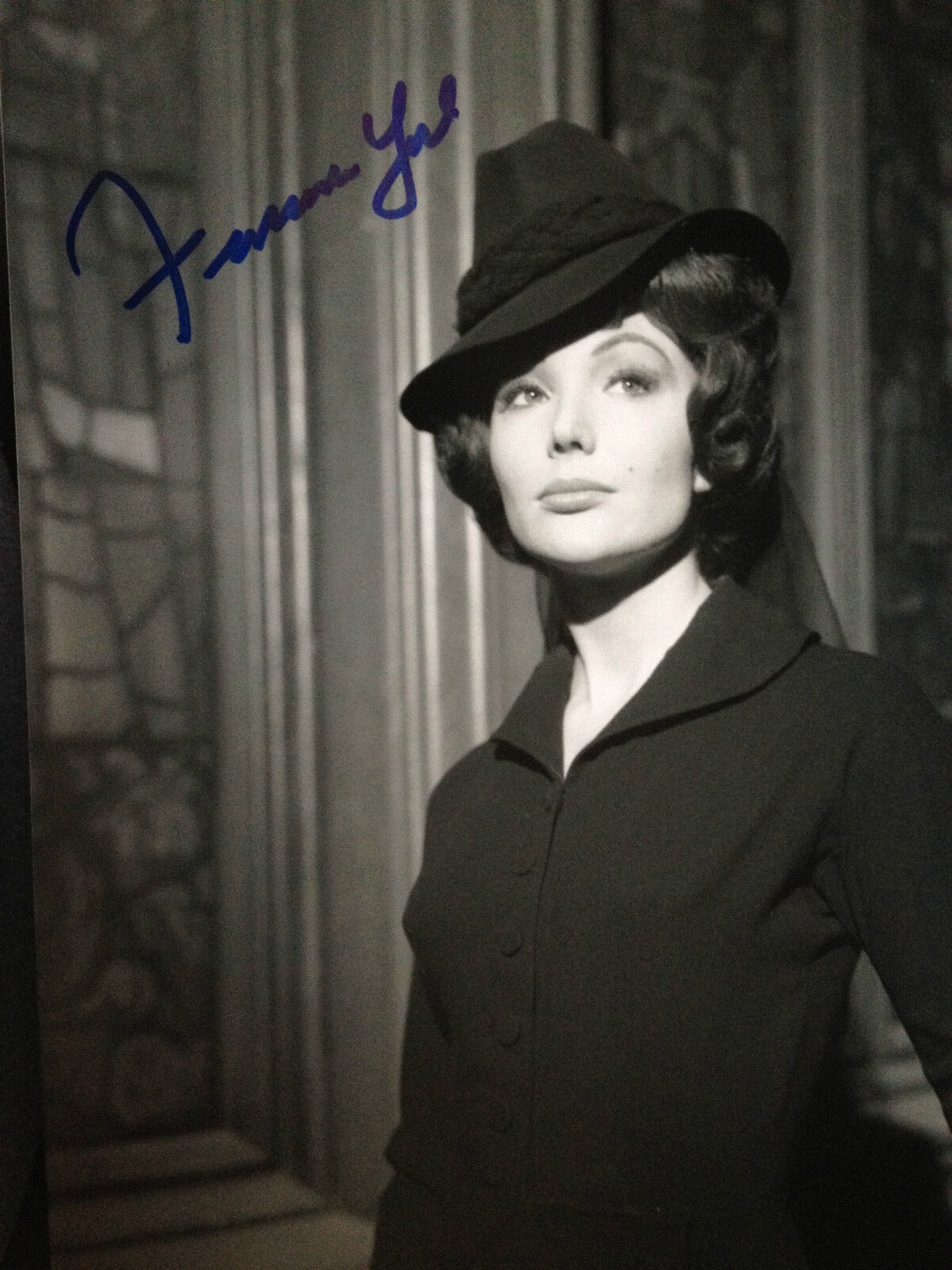 FRANCES YORK - THE UNTOUCHABLES ACTRESS - EXCELLENT SIGNED Photo Poster paintingGRAPH