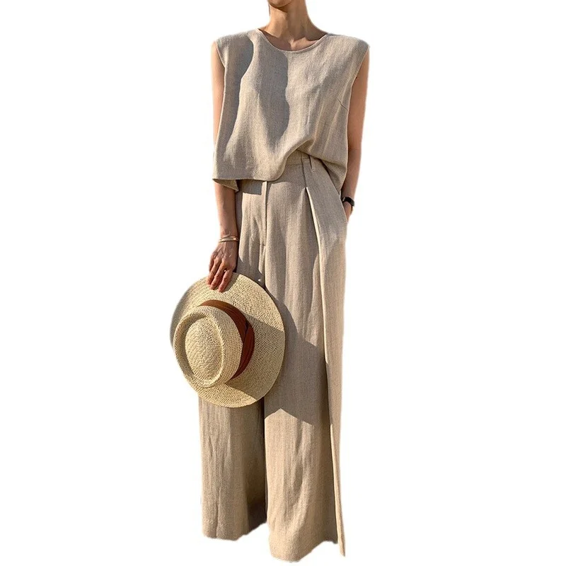 Suits Selection Guide for a 50-Year-Old Lady: Modern and Refined Choices