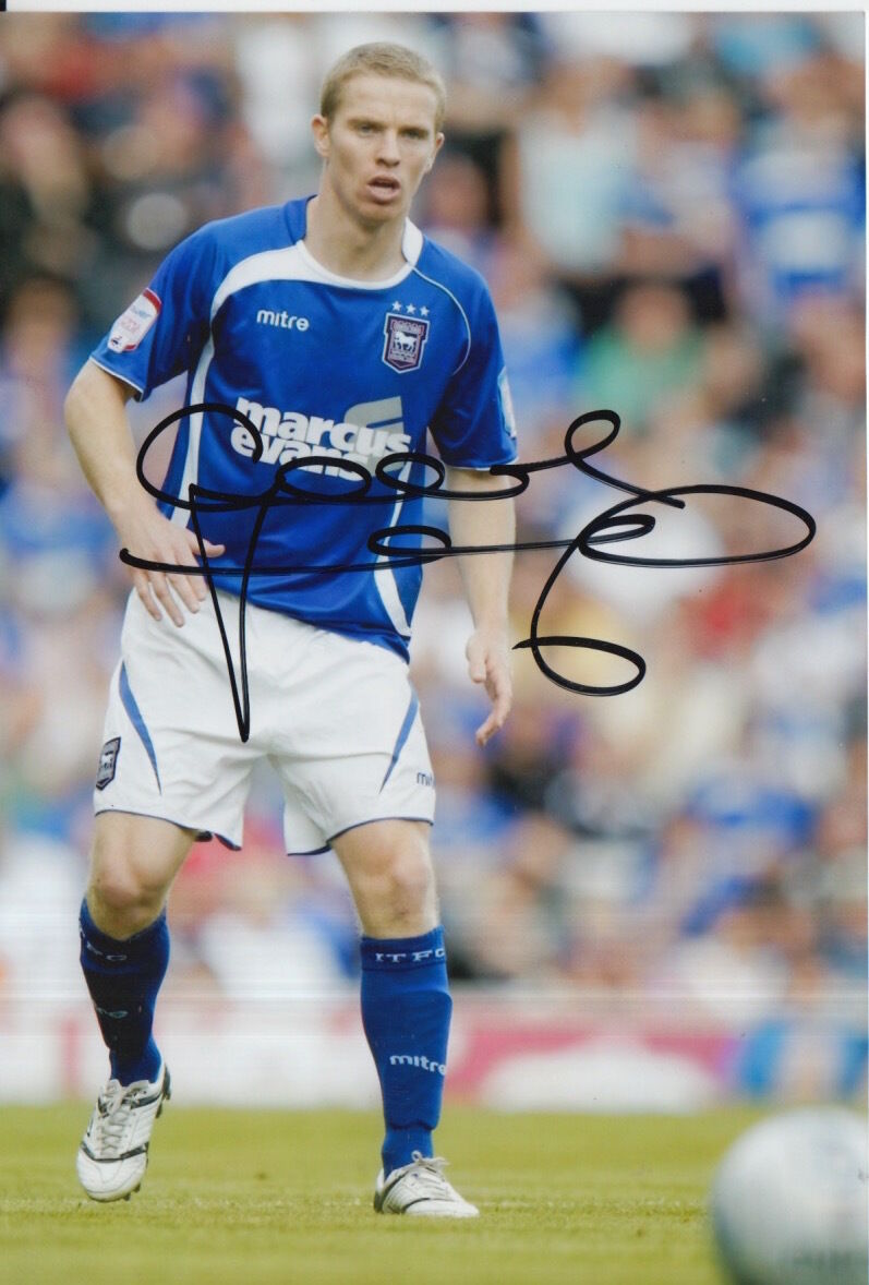 IPSWICH TOWN HAND SIGNED GRANT LEADBITTER 6X4 Photo Poster painting 1.