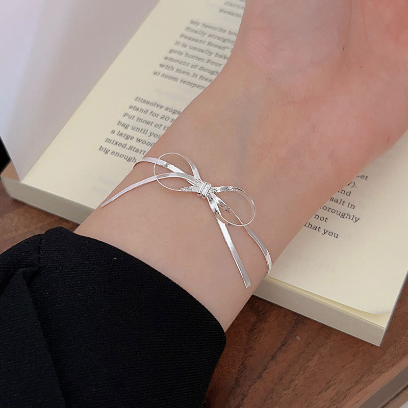 Sophisticated blade chain design in sterling silver jewelry.
