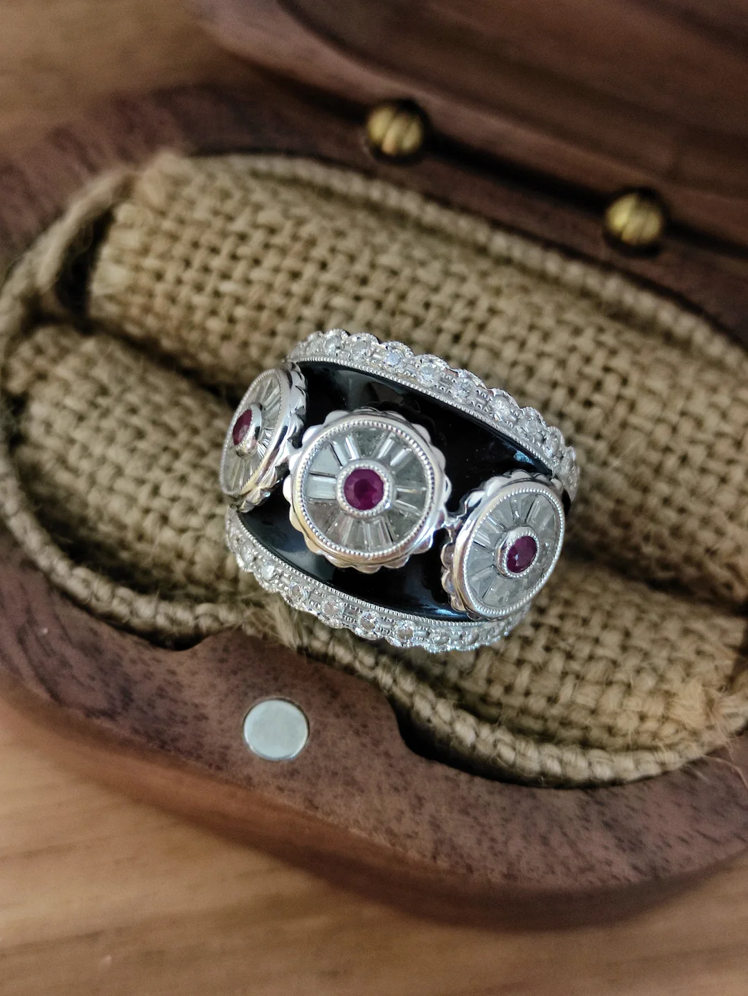 S337 复古钻石红宝石黑玛瑙戒指K18/750，钻石1.05ct，红宝石0.20ct， 6.55g，14/53码【宫廷风，有使用感，可选择翻新】