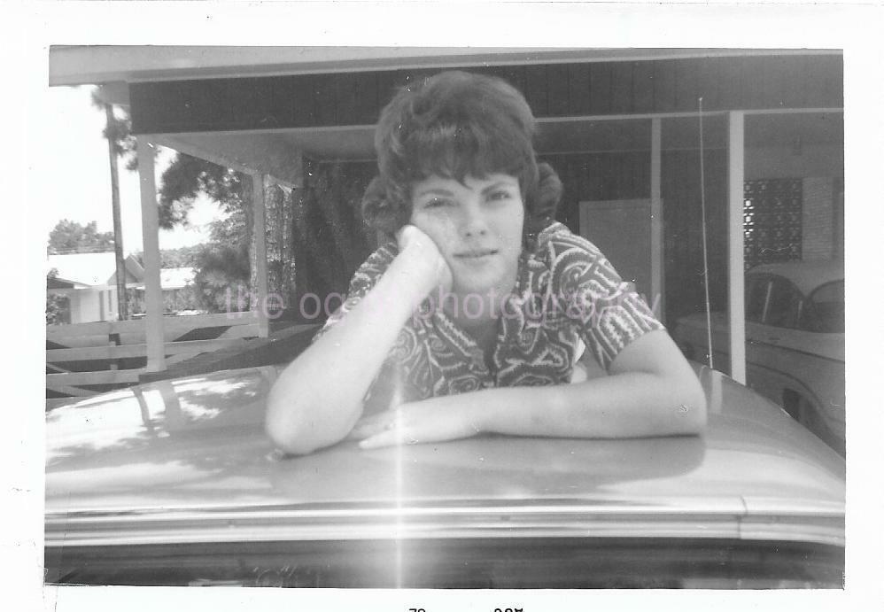 Vintage FOUND Photo Poster paintingGRAPH b & w EARLY 60's GIRL Snapshot ORIGINAL 21 47 G